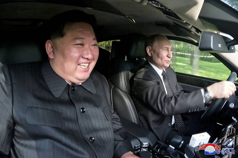 Владимир Путин за рулем автомобиля Aurus с лидером КНДР Ким Чен Ыном в Пхеньяне, 20 июня 2024 года