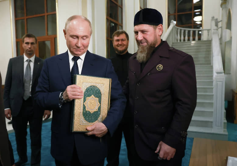 С главой Чеченской республики Рамзаном Кадыровым во время осмотра мечети имени пророка Исы в Грозном, 20 августа 2024 года