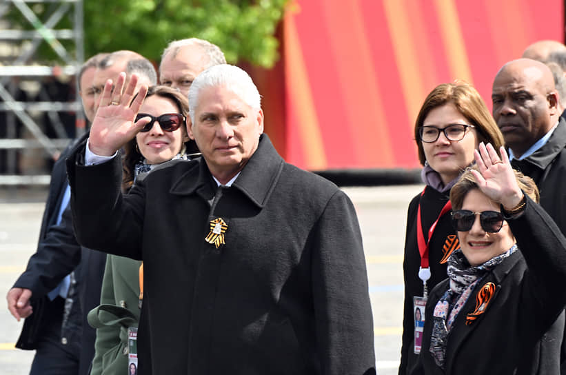 Президент Кубы Мигель Диас-Канель (в центре) с супругой Лис Куеста Пераса