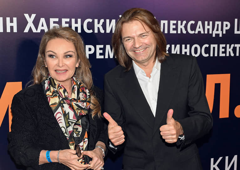 Певец Дмитрий Маликов и его супруга Елена на премьере киноверсии спектакля «Жил. Был. Дом» 