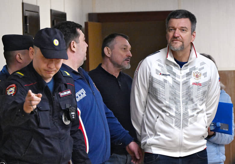 Справа налево: бывший президент ВОГ Станислав Иванов, бывший вице-президент ВОГ Вадим Иванченко и бывший первый вице-президент ВОГ Евгений Безруков 