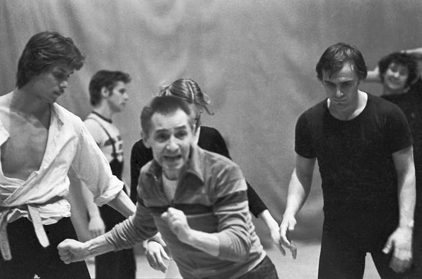 На репетиции балета на музыку Дмитрия Шостаковича «Золотой век», 1982 год