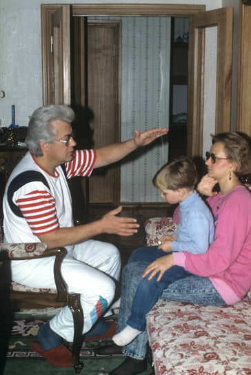 На приеме у экстрасенса, 1991 год