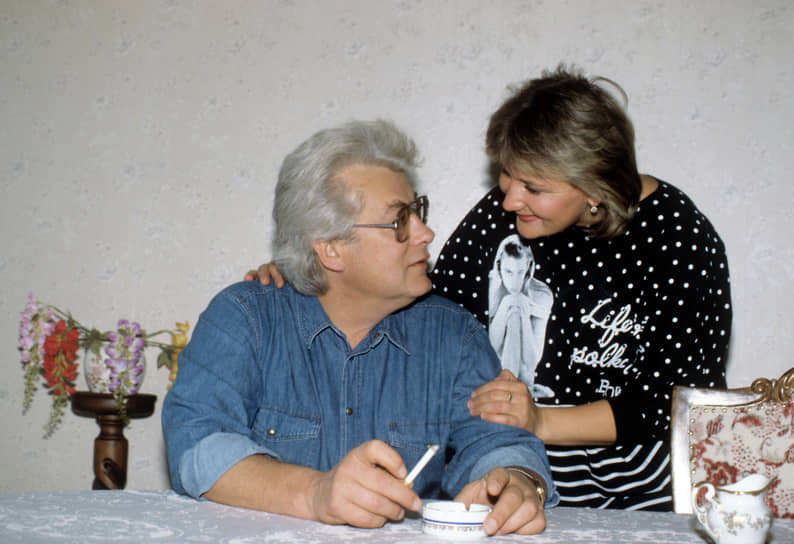 В 1998–2007 годах Аллан Чумак был президентом «Регионального общественного фонда содействия исследований социальных и аномальных явлений». Умер 9 октября 2017 года на 83-м году жизни
&lt;br>На фото: с женой Светланой, 1991 год