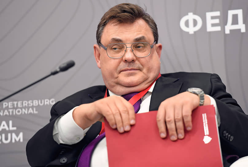 Министр юстиции России Константин Чуйченко во время совещания на Петербургском международном юридическом форуме