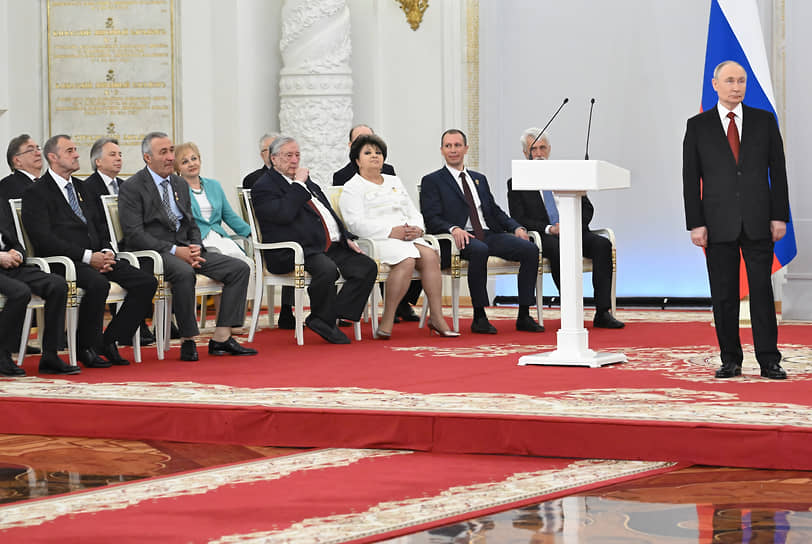 Президент Владимир Путин на церемонии вручения государственных премий и медалей «Герой Труда»