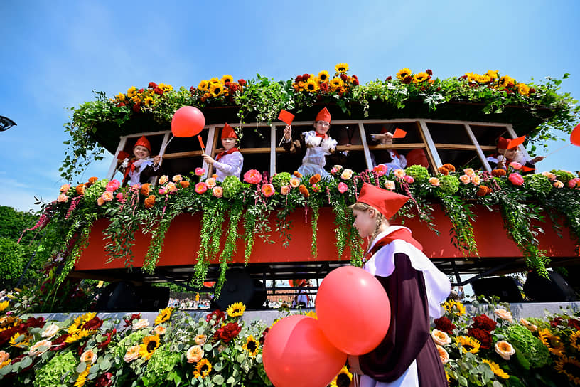 Празднование Дня России в Петропавловской крепости в Санкт-Петербурге