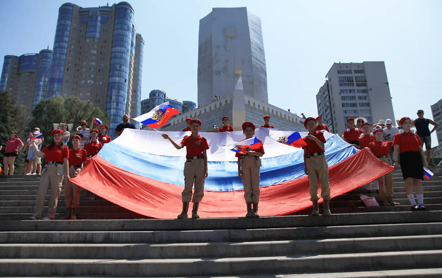 Празднование Дня России у монумента «Ладья» в Самаре 