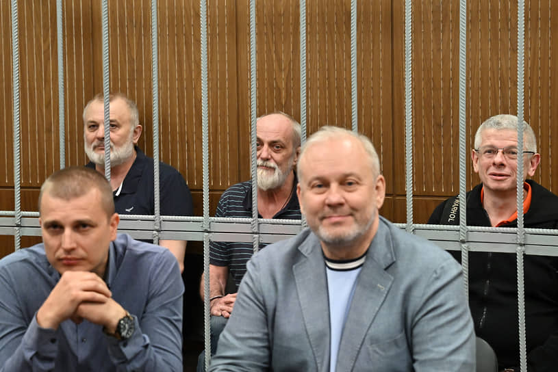 Президент ООО ГК «Корпорация "Газэнергострой"» Сергей Чернин (справа), руководитель ООО "Институт "Газэнергопроект" Дмитрий Сучков и руководитель ООО "Биогазэнергострой" Валерий Меркулов