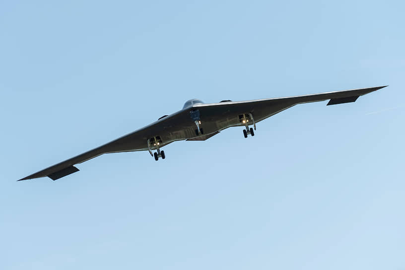 Американский стратегический бомбардировщик B-2 Spirit