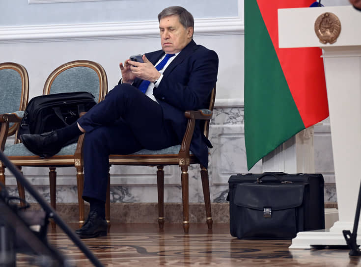 Помощнику президента Юрию Ушакову есть чем заняться в отсутствие президента