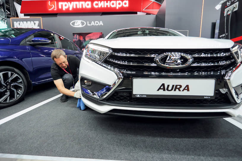 Автомобиль LADA Aura на стенде автоконцерна «АвтоВАЗ»