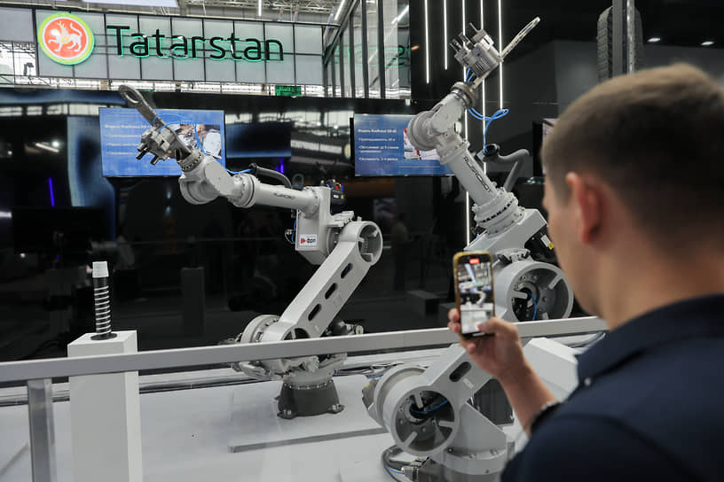 Консольно-портальный робот RusRobot GR-40 ООО «Завод роботов» на стенде «Челябинск — столица промышленной роботизации»
