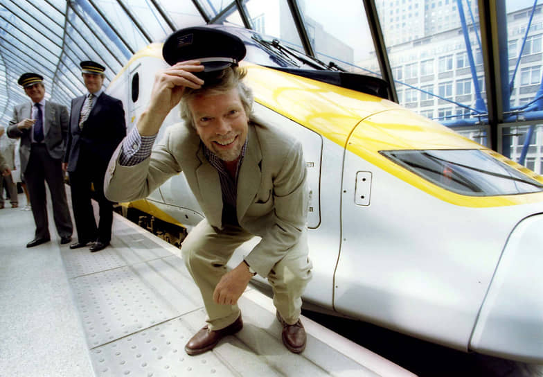 Во время рекламной кампании поезда Eurostar, следующего через Ла-Манш, на вокзале Ватерлоо, 1996 год