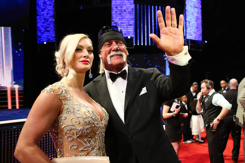 С женой Линдой на церемонии введения в Зал славы WWE (бывшая WWF) в Калифорнии, 2015 год