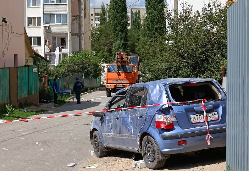 Жителей соседних подъездов эвакуируют из-за угрозы дальнейшего обрушения