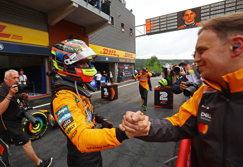 Оскар Пиастри (в шлеме)