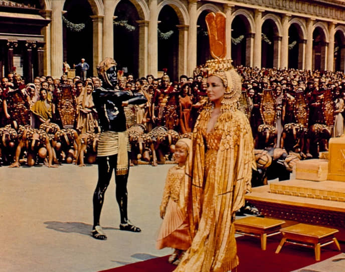 Клеопатра на пике славы — кадр из фильма «Клеопатра» (1963)