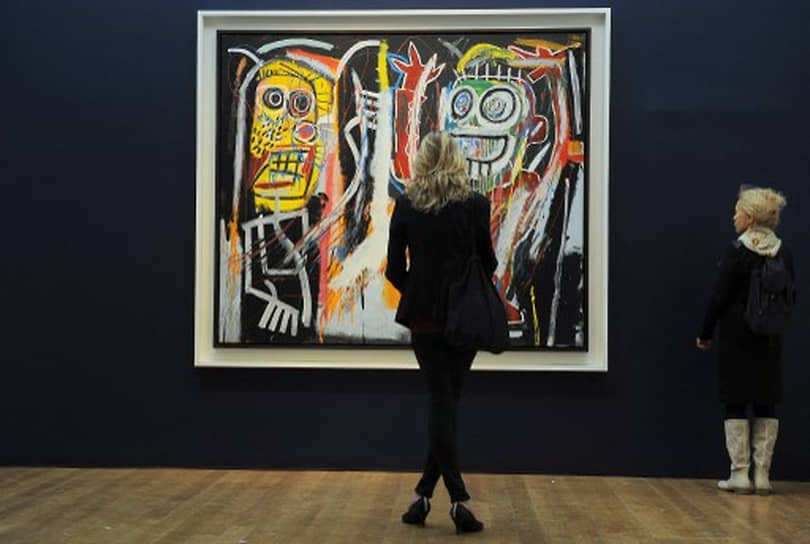 В мае 2013 года Джо Лоу купил картину «Пыльные головы» Жана-Мишеля Баскии на аукционе Christie’s за рекордную на тот момент времени для работ этого автора сумму $48,8 млн, но впоследствии вынужден был продать ее за $35 млн