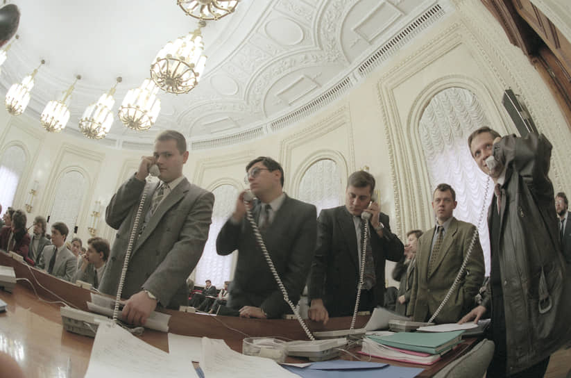 Дилеры на Московской межбанковской валютной бирже