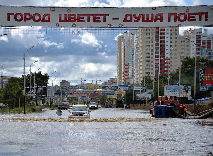 Затопленная проезжая часть автомобильной дороги