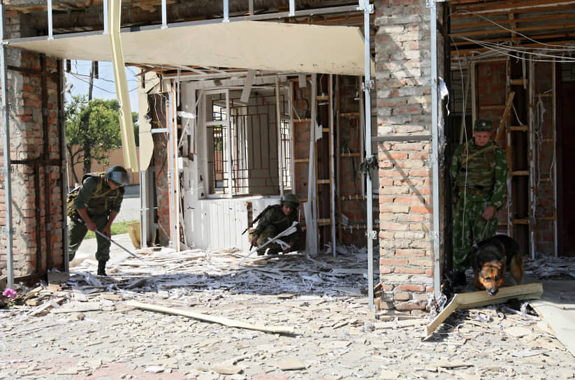 Саперы работают на месте ночного взрыва