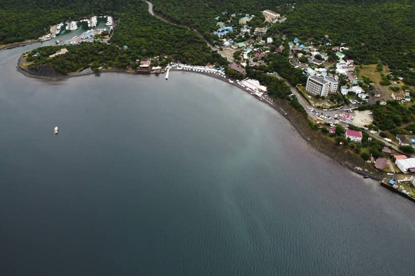 Вид на нефтяной разлив возле Анапского дельфинария в районе заповедника Большой Утриш