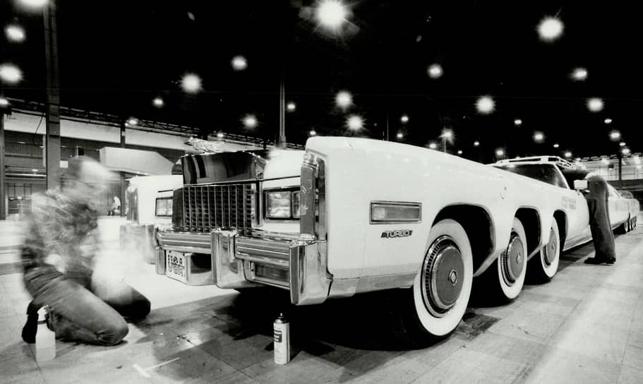 &lt;b>Самый длинный автомобиль в мире&lt;/b>
&lt;br>Лимузин Cadillac Eldorado American Dream длиной 30,54 м имеет 26 колес, и на борту есть бассейн с выдвижным трамплином и вертолетная площадка. Рекорд был официально измерен в 2022 году