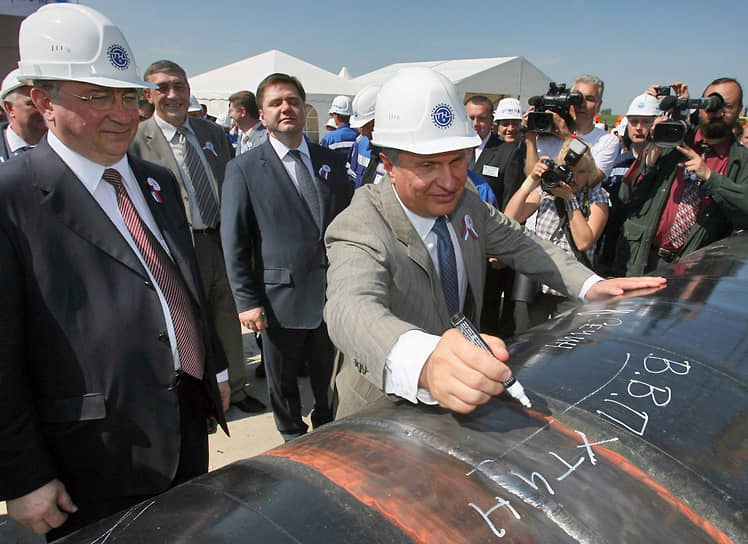 Слева направо: президент «Транснефти» Николай Токарев, министр энергетики Сергей Шматко и зампред правительства Игорь Сечин на церемонии закладки второй очереди Балтийской трубопроводной системы (БТС-2) в Брянской области, 2009 год