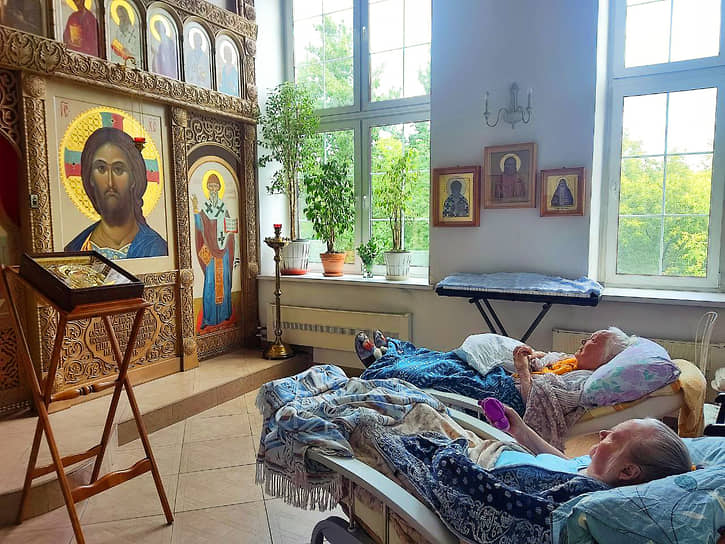 Подопечные Свято-Спиридоньевской богадельни 