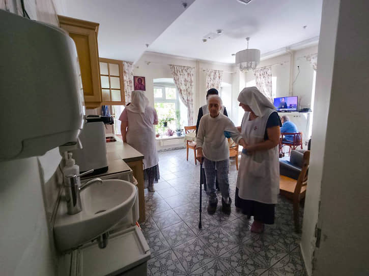 Подопечные Свято-Спиридоньевской богадельни 