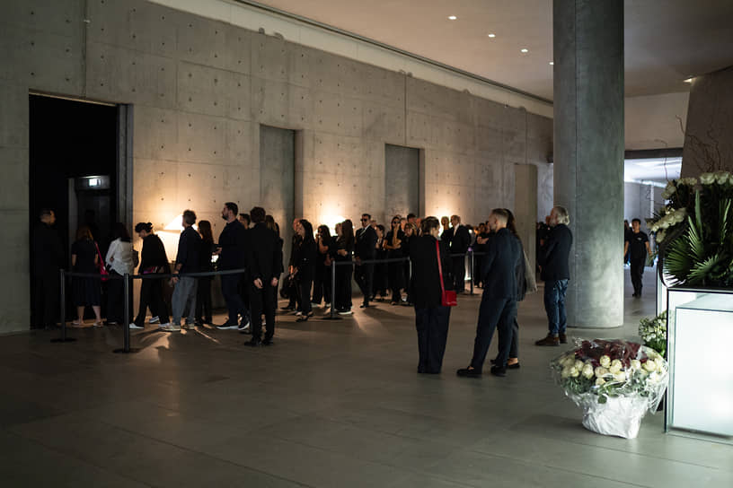 Очередь в траурный зал