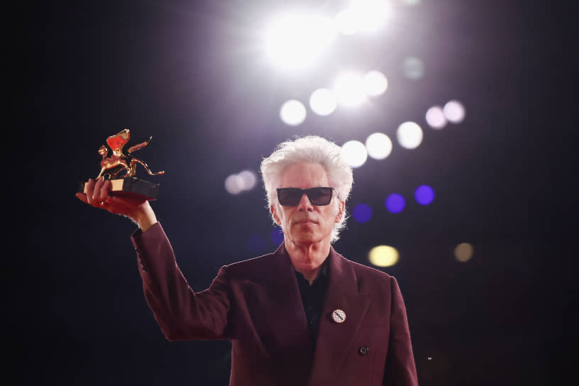 Отец, мать, сестра, «Лев»