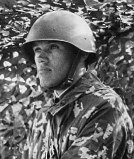 В 1993-м стал командиром мотострелковой дивизии в Северо-Западной группе войск, а с 1997 по 2012 год прошел путь от первого замкомандующего армией в Московском ВО до  командующего войсками Ленинградского ВО и Московского ВО