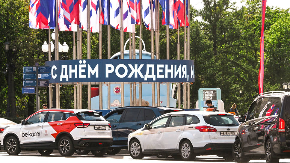 Праздничные украшения на Тверской улице