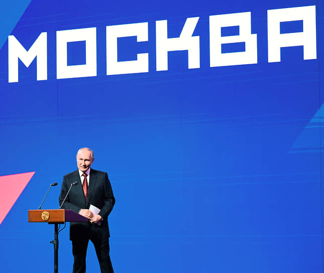 Владимир Путин нашел неожиданно  много слов для Сергея Собянина и без бумажки 