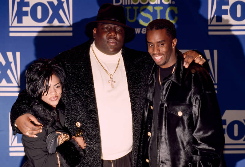 The Notorious B.I.G. (в центре), Шон Комбс и Lil’ Kim на церемонии вручения наград журнала Billboard, 1995 год