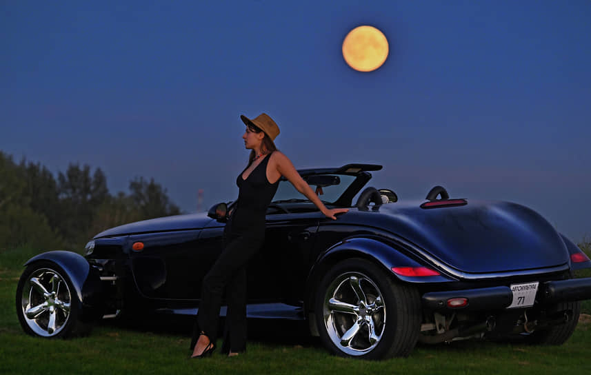 Автомобиль Plymouth Prowler от американского автоконцерна Chrysler на конкурсе редких автомобилей «Автокультура» в Московской области