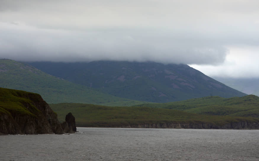 Виды острова Монерон в Татарском проливе между Японским и Охотским морями
