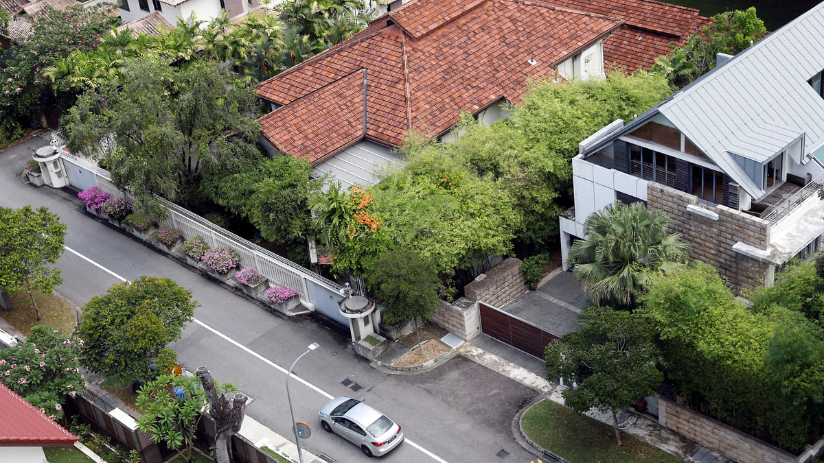 Домовый вопрос их испортил