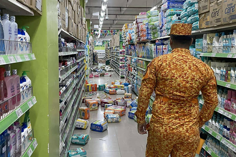 За землетрясением последовали афтершоки магнитудой 5,2 и 4,9