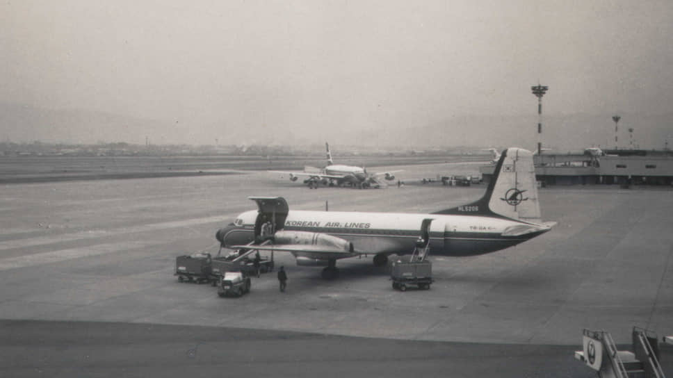 Самолет авиакомпании  Korean Air Lines NAMC YS-11 (1971) — такой же был угнан в декабре 1969 года