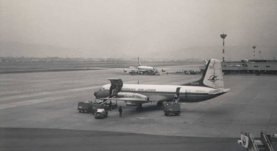 Самолет авиакомпании  Korean Air Lines NAMC YS-11 (1971) — такой же был угнан в декабре 1969 года 