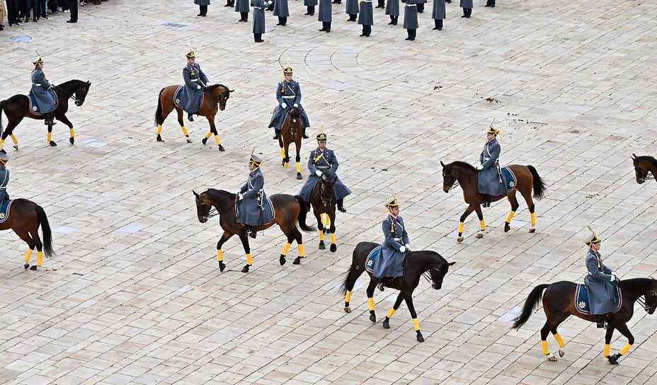 Военнослужащие во время церемонии 