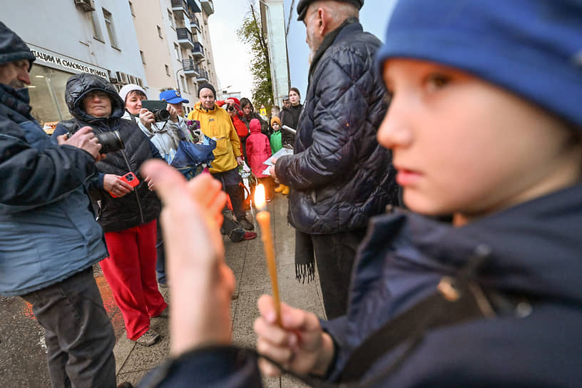 Установка дубликатов табличек «Последнего адреса» по адресу Ананьевский переулок, дом 5, строение 4 и чтение имен