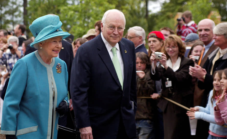 С королевой Великобритании Елизаветой II во время ее официального визита в США, 2007 год