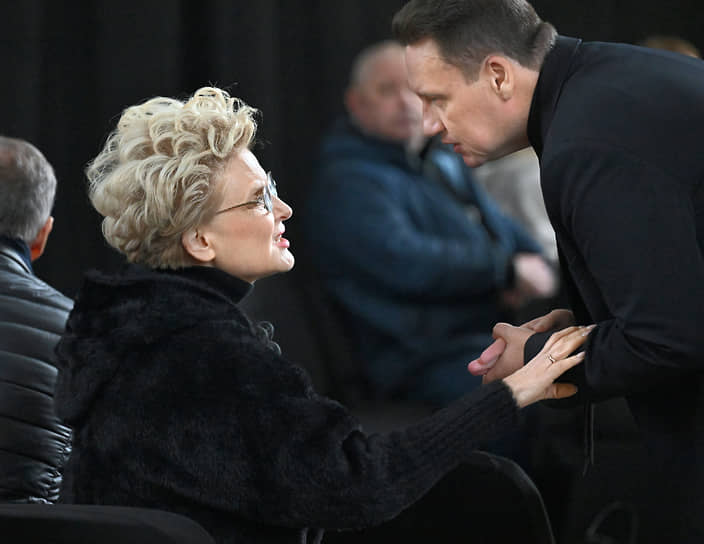 Телеведущая Елена Малышева