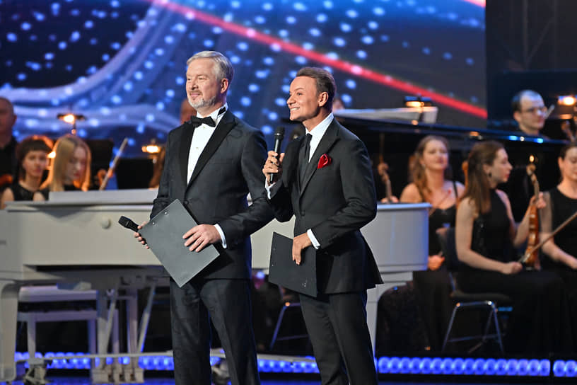 Телеведущий Валдис Пельш (слева) и актер Александр Олешко