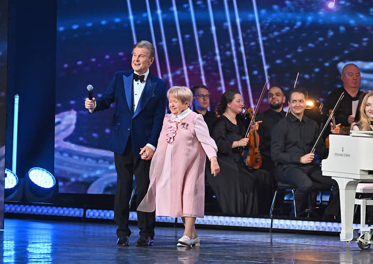 Певец Лев Лещенко и композитор Александра Пахмутова