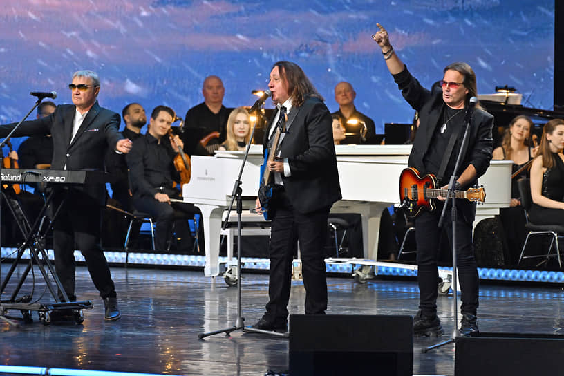 Выступление группы «Цветы»